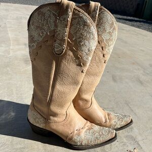 Lane boots nude with lace size 7